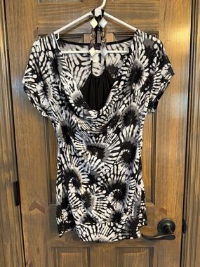 Black & White Patterned Women's Draped Neck Top